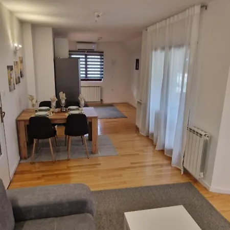 דירה Omerbeg's *